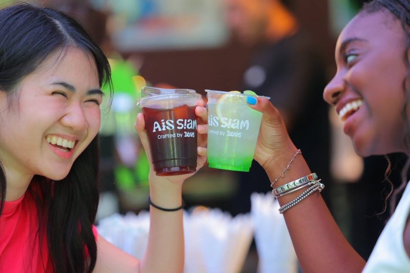“AIS SIAM” แลนด์มาร์กใหม่กลางสยามฯ ทุกชั้นมีอะไรให้เล่น? ส่องเทคโนโลยี Wi-Fi 7 และ 5G สุดล้ำ