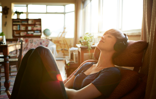 ช่องโหว่ชิป กระทบหูฟังแบรนด์ดังทั่วโลก เสี่ยงถูกโจมตีผ่าน Bluetooth โดยไม่ต้อง Authentication
