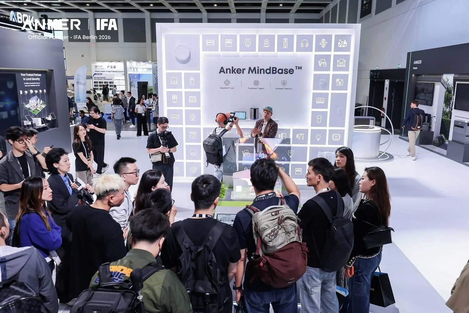 Anker รวม 5 แบรนด์เป็นชื่อเดียว พร้อมเปิดตัว Anker MindBase, AI THUS และ Smart Display Charger 45W รุ่น OTA ในไทย ราคา 999 บาท