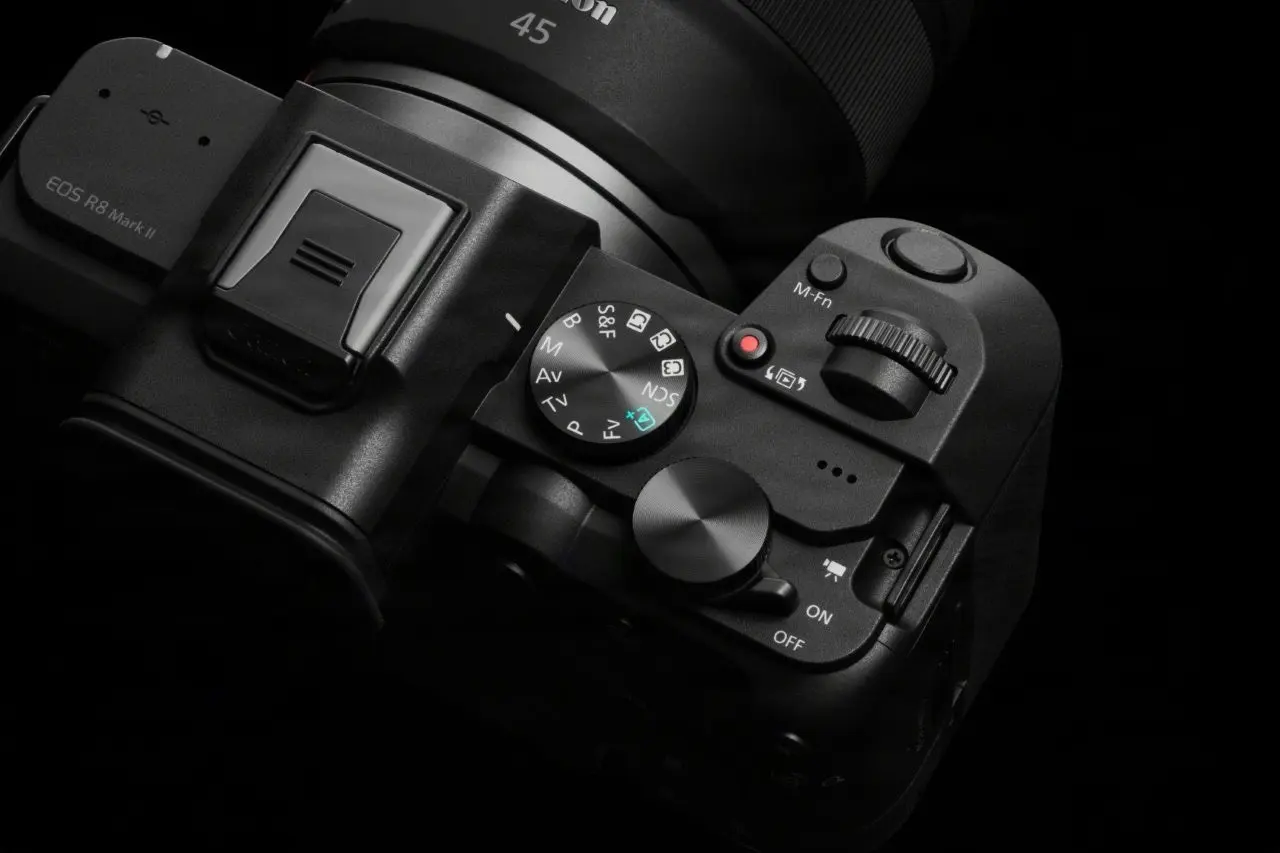 Canon เปิดตัว EOS R8 Mark II กล้องฟูลเฟรม 24.2MP เพิ่ม IBIS สูงสุด 7.5 สต็อป ถ่ายรัว 40fps พร้อมวิดีโอ 4K 60p จาก 6K Oversampling