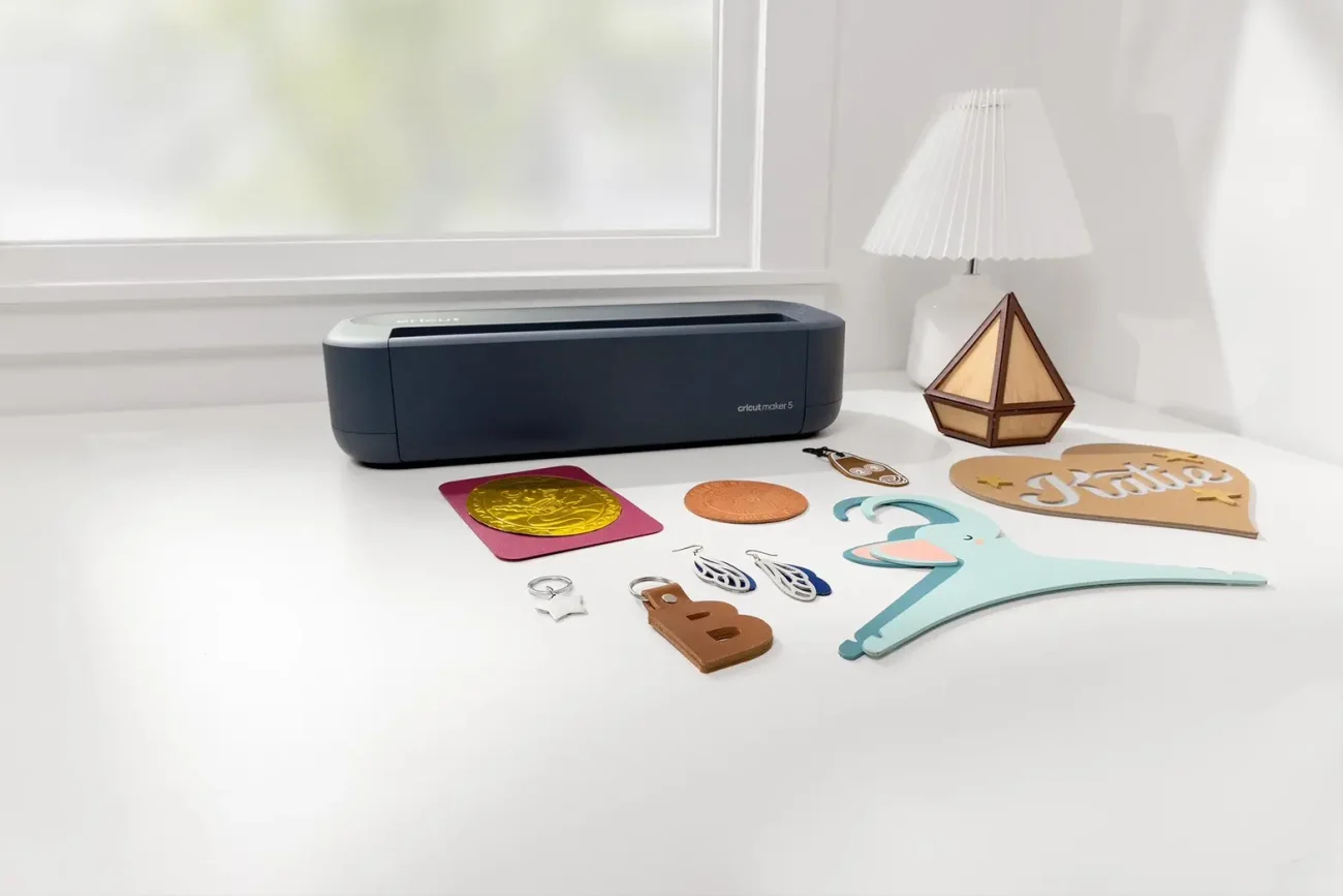 อาร์ทีบีฯ เปิดตัว Cricut Maker 5 เครื่องตัดอัจฉริยะ รองรับวัสดุกว่า 300 ชนิด เครื่องมือ 13 ชนิด เริ่มขาย 5 กันยายน ราคา 18,875 บาท