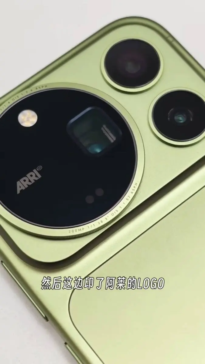 คลิปเครื่องจริง HONOR Magic9 Pro Max หลุดก่อนเปิดตัว เผยดีไซน์กล้องใหม่ กล้องคู่ 200MP ขอบจอ 1 มม. และปุ่ม AI ด้านข้าง