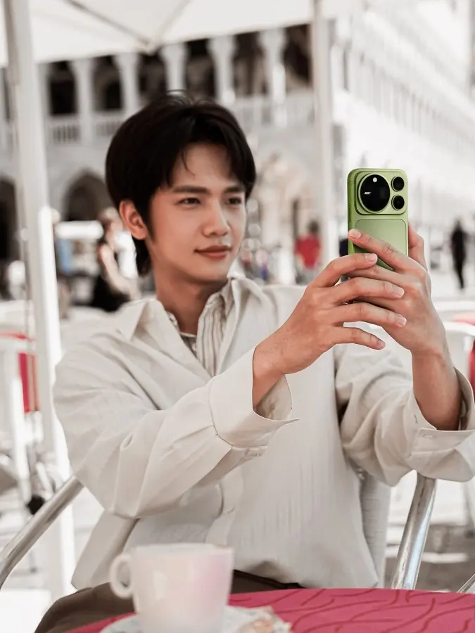 HONOR Magic9 Pro Max โชว์ตัวจริงครั้งแรกในงาน Venice Film Festival พร้อมสี Moss Green โมดูลกล้องดีไซน์ใหม่ และความร่วมมือกับ ARRI