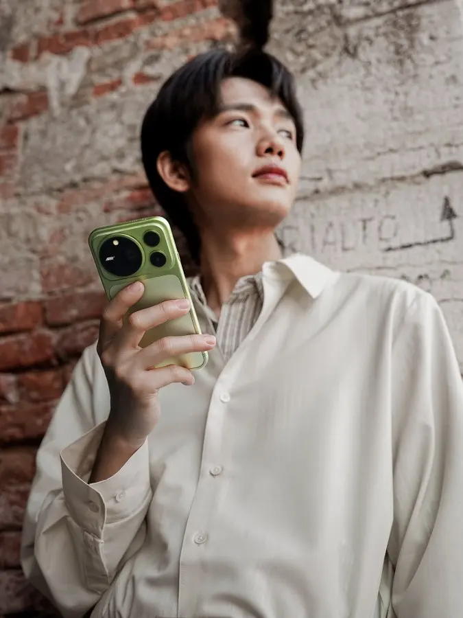 HONOR Magic9 Pro Max โชว์ตัวจริงครั้งแรกในงาน Venice Film Festival พร้อมสี Moss Green โมดูลกล้องดีไซน์ใหม่ และความร่วมมือกับ ARRI