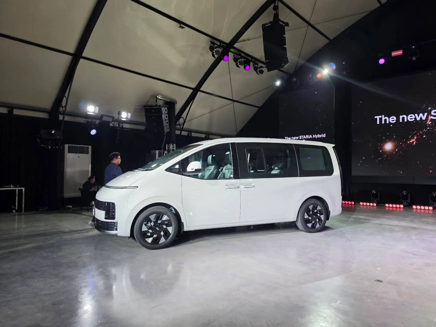 Hyundai new STARIA Hybrid เปิดตัวไทย MPV 11 ที่นั่ง ขุมพลัง Turbo Hybrid 242 แรงม้า ประหยัดสูงสุด 17.2 กม./ลิตร ราคาเริ่ม 2.099 ล้านบาท