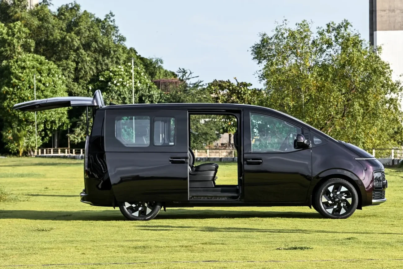 Hyundai STARIA Hybrid ชู MPV ไฮบริด 11 ที่นั่งสำหรับครอบครัวหลายเจเนอเรชัน ขุมพลัง 242 แรงม้า ประหยัด 17.2 กม./ลิตร ราคาเริ่ม 2,099,000 บาท