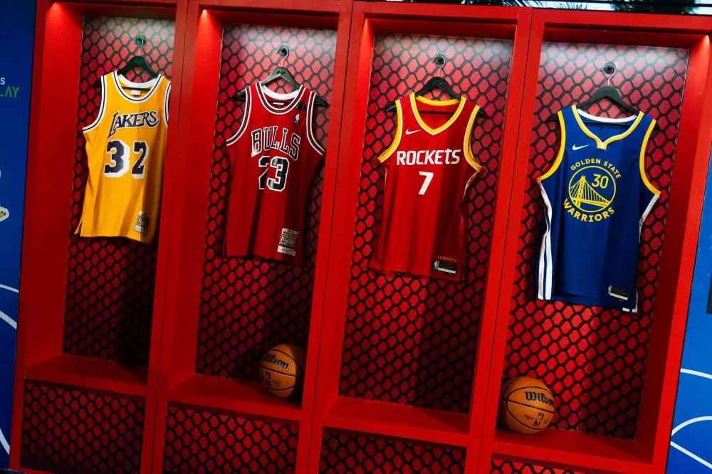 AIS PLAY NBA 2026/27 มี PLAY ALL เริ่ม 199 บาทสำหรับลูกค้า AIS และแพ็กเกจ NBA รวม Prime Video พร้อม Fan Zone ฟรีที่ EMSPHERE 22–25 ต.ค.