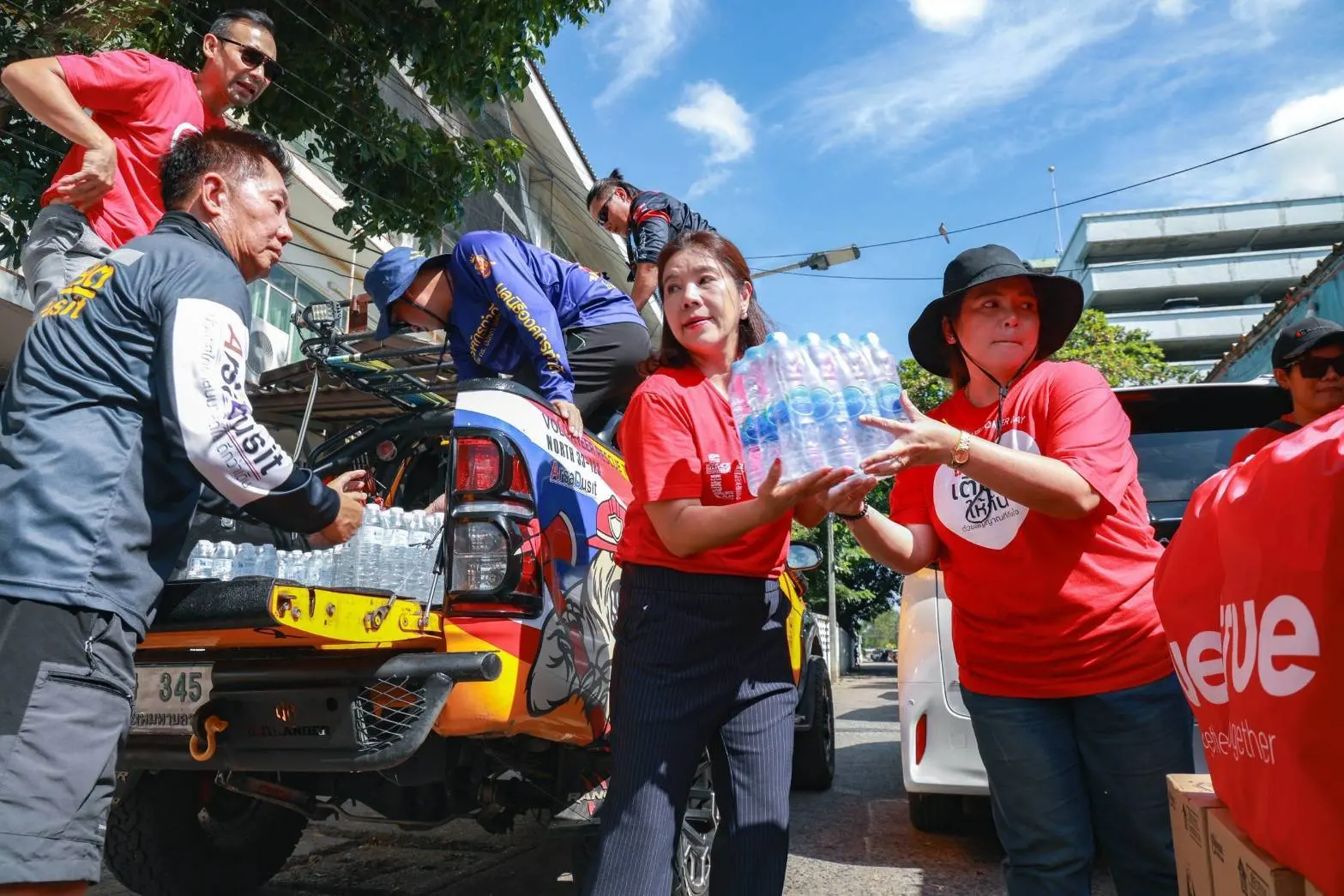ทรู คอร์ปอเรชั่น ร่วมมูลนิธิองค์กรทำดี ส่งถุงกำลังใจช่วยผู้ประสบภัยน้ำท่วมบางน้ำเปรี้ยว พร้อมดูแลเครือข่าย 5G และ 4G ในฉะเชิงเทรา